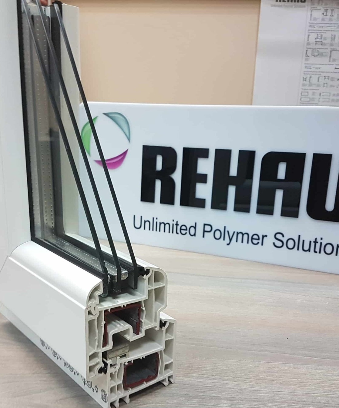 Окна ПВХ компания Окна Виктория ростовские Rehau окна в Славянске-на-Кубани